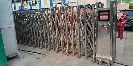 工地伸缩门旧门新用，节约成本