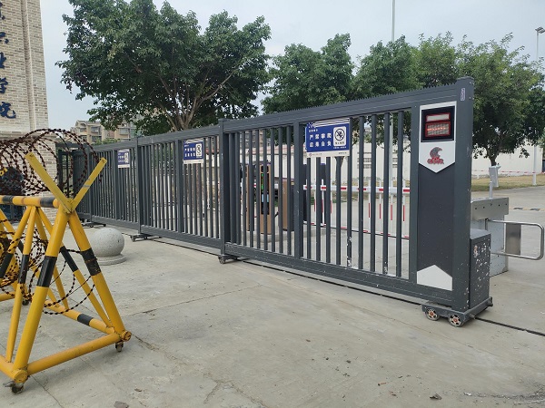 德阳市广汉市学校段滑门