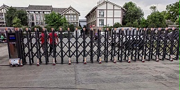 四川电动伸缩门厂家与成都瑞申交通器材有限公司合作工厂大门