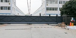 捷鹰科技成功为龙泉天鑫实业安装电动悬浮门