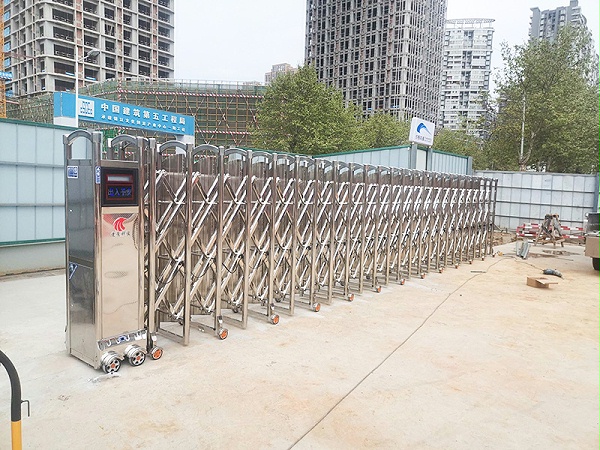 龙泉中铁六局选择捷鹰科技安装10米屏风门