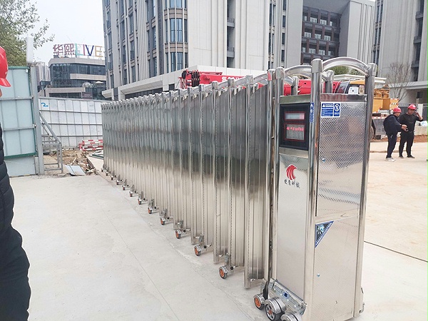 龙泉中铁六局选择捷鹰科技安装10米屏风门