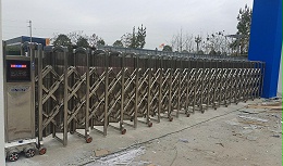 电动伸缩门厂家10米屏风门安装注意事项