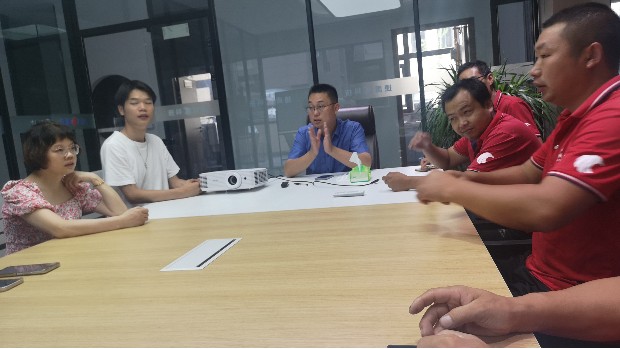 成都电动伸缩门厂家欢迎同行业领导莅临参观