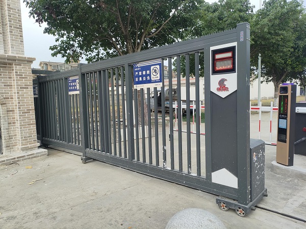 德阳市广汉市学校段滑门