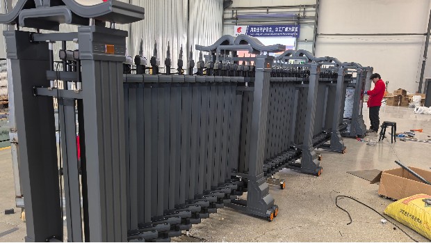 捷鹰科技：茂县张总工厂铝合金电动门已投产，源头好门等您选